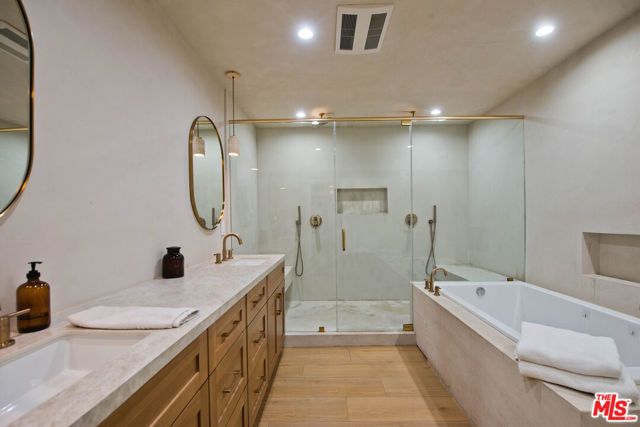 5955 Oakdale Avenue, Woodland Hills (los Angeles), CA 91367