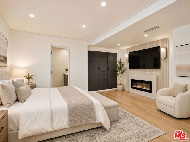 5955 Oakdale Avenue, Woodland Hills (los Angeles), CA 91367