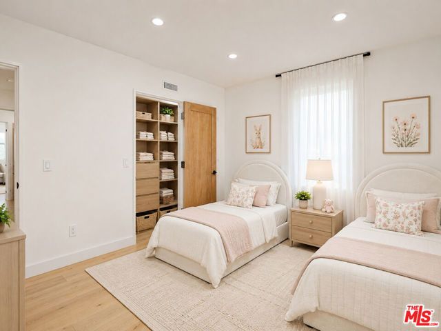 5955 Oakdale Avenue, Woodland Hills (los Angeles), CA 91367
