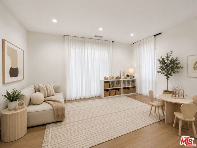 5955 Oakdale Avenue, Woodland Hills (los Angeles), CA 91367