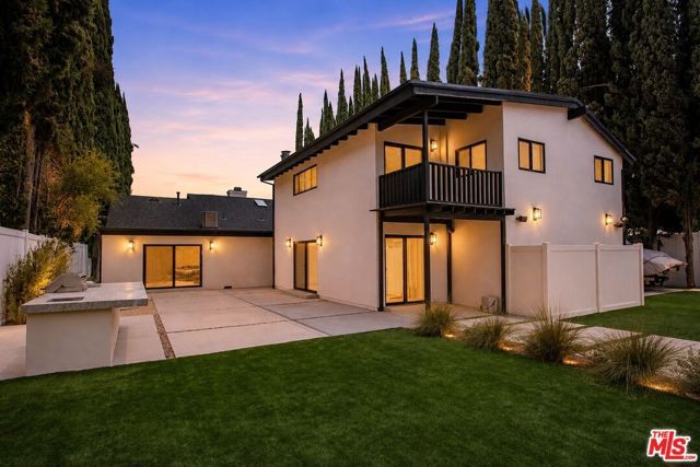 5955 Oakdale Avenue, Woodland Hills (los Angeles), CA 91367