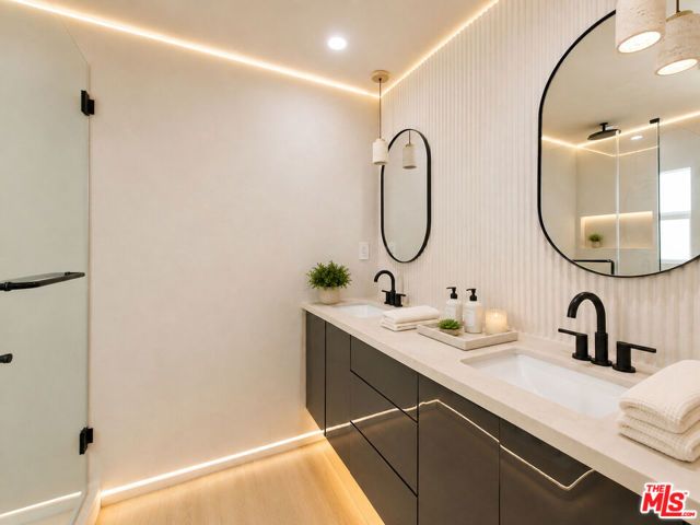 5955 Oakdale Avenue, Woodland Hills (los Angeles), CA 91367