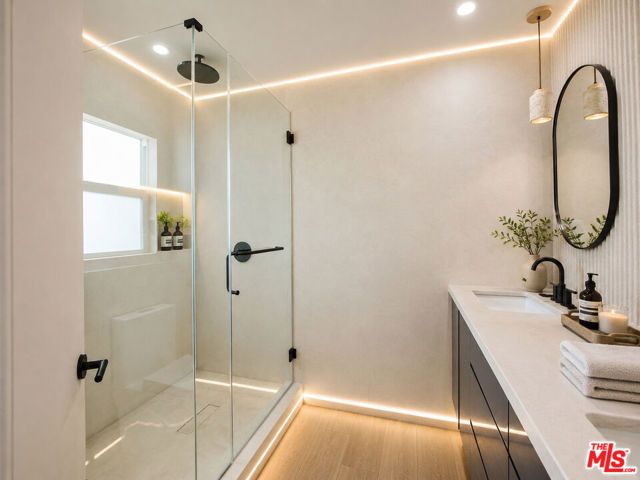 5955 Oakdale Avenue, Woodland Hills (los Angeles), CA 91367