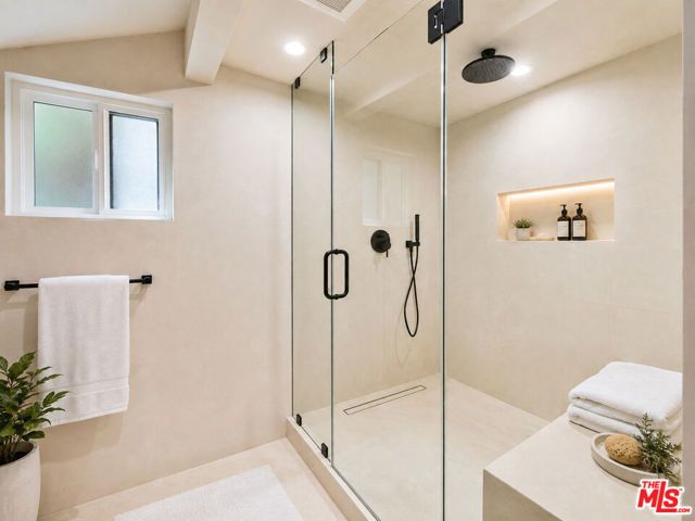 5955 Oakdale Avenue, Woodland Hills (los Angeles), CA 91367