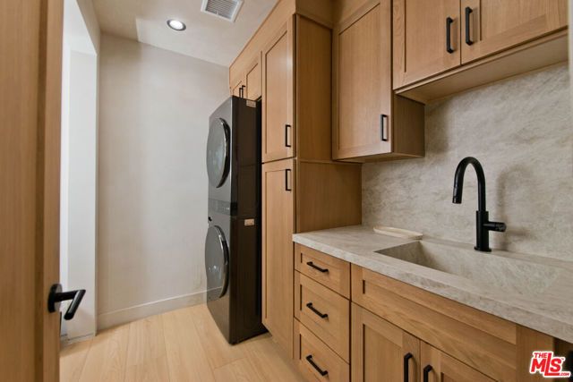 5955 Oakdale Avenue, Woodland Hills (los Angeles), CA 91367