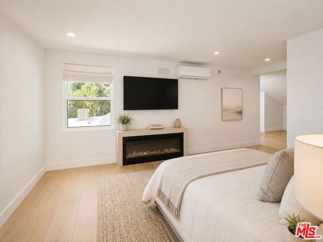 5955 Oakdale Avenue, Woodland Hills (los Angeles), CA 91367