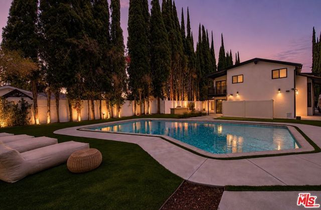 5955 Oakdale Avenue, Woodland Hills (los Angeles), CA 91367