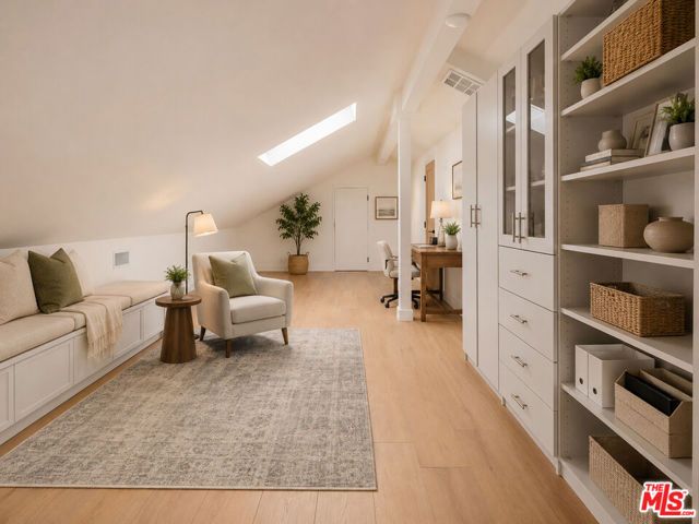 5955 Oakdale Avenue, Woodland Hills (los Angeles), CA 91367