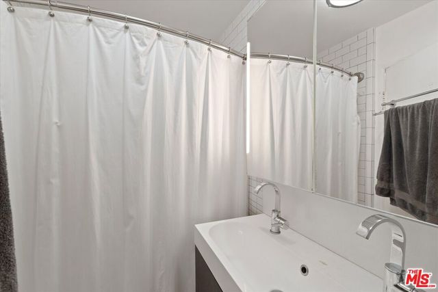 845 Brooks Avenue 1, Venice, CA 90291