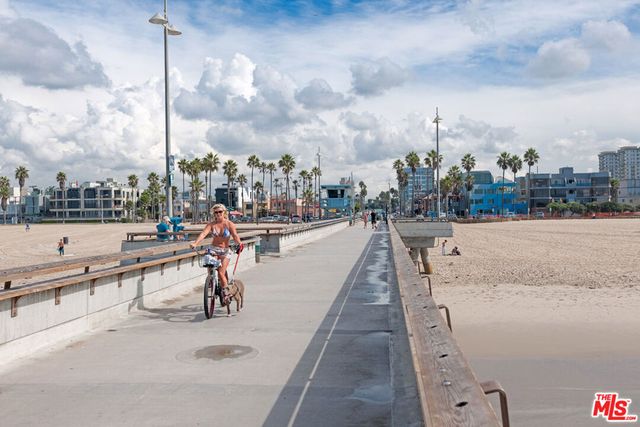 845 Brooks Avenue 1, Venice, CA 90291