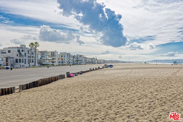 845 Brooks Avenue 1, Venice, CA 90291