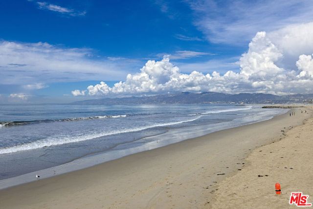 845 Brooks Avenue 1, Venice, CA 90291