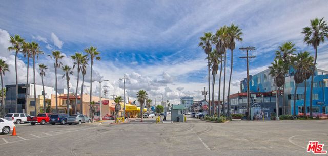 845 Brooks Avenue 1, Venice, CA 90291
