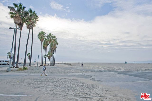 845 Brooks Avenue 1, Venice, CA 90291