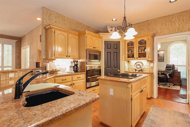 301 W Mill Valley Drive, Colleyville, TX 76034