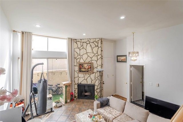 9950 Topanga Canyon, Chatsworth (los Angeles), CA 91311