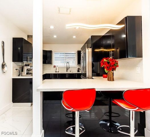 9365 SW 44th St, Miami, FL 33165