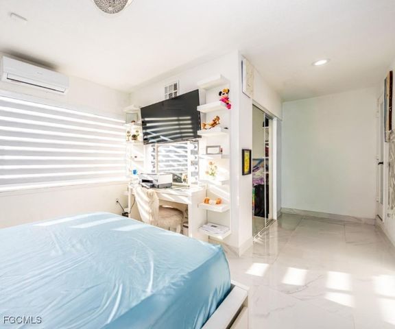 9365 SW 44th St, Miami, FL 33165