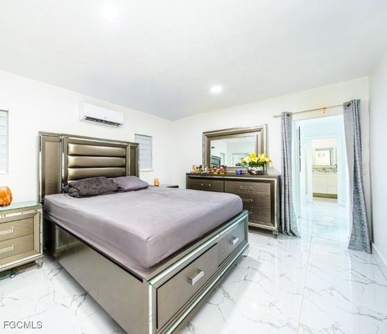 9365 SW 44th St, Miami, FL 33165