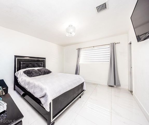 9365 SW 44th St, Miami, FL 33165