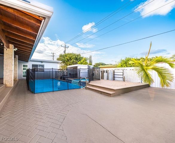 9365 SW 44th St, Miami, FL 33165