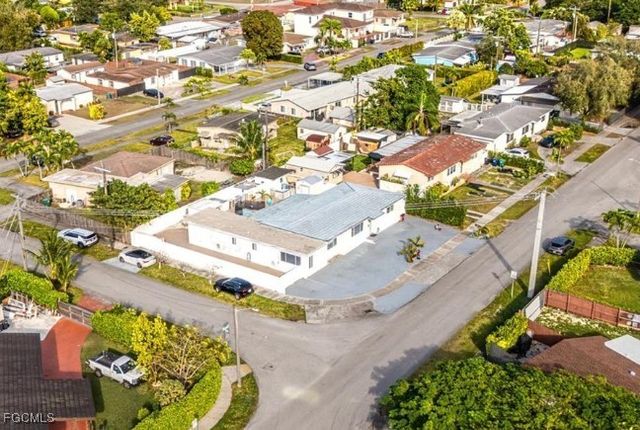 9365 SW 44th St, Miami, FL 33165