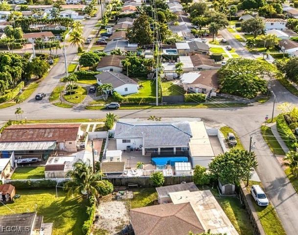 9365 SW 44th St, Miami, FL 33165