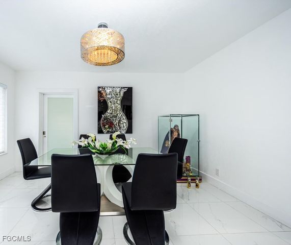 9365 SW 44th St, Miami, FL 33165