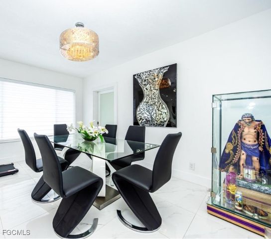 9365 SW 44th St, Miami, FL 33165