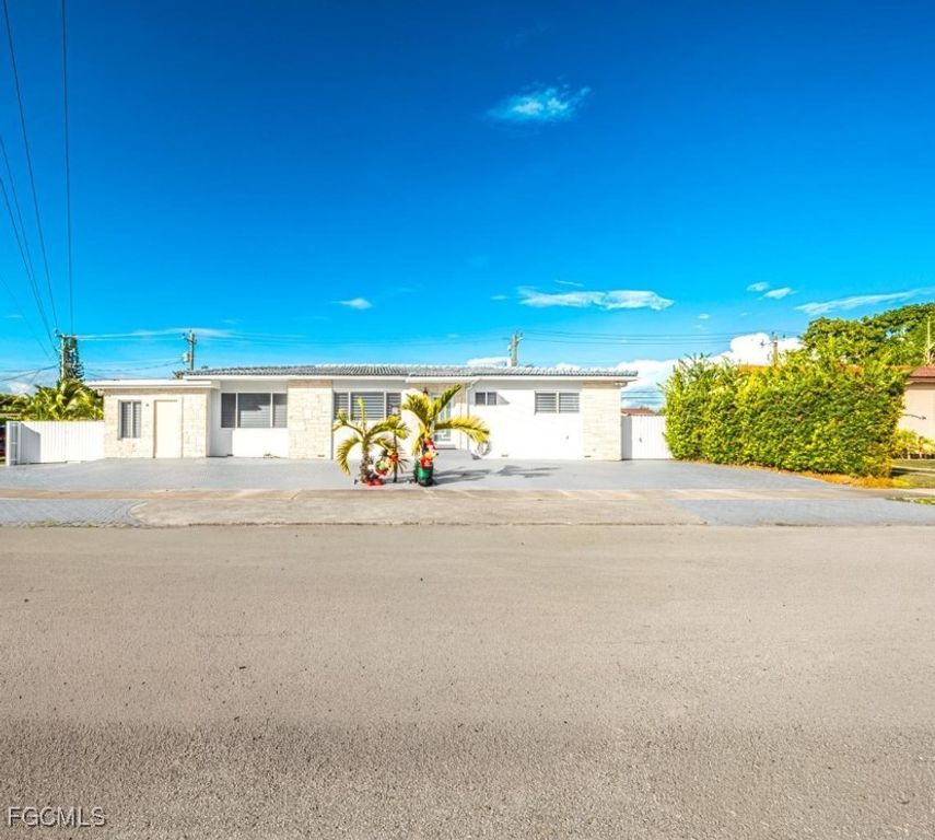 9365 SW 44th St, Miami, FL 33165