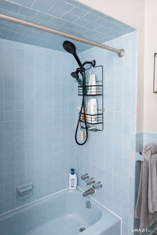 88 Elizabeth Ann Drive, New Haven, CT 06512