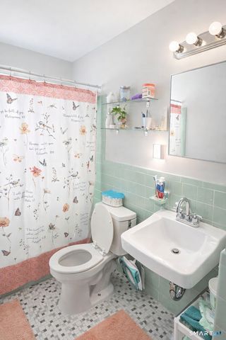 88 Elizabeth Ann Drive, New Haven, CT 06512