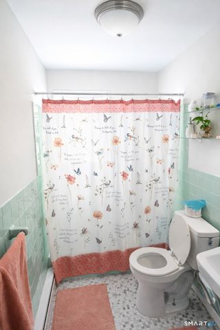 88 Elizabeth Ann Drive, New Haven, CT 06512