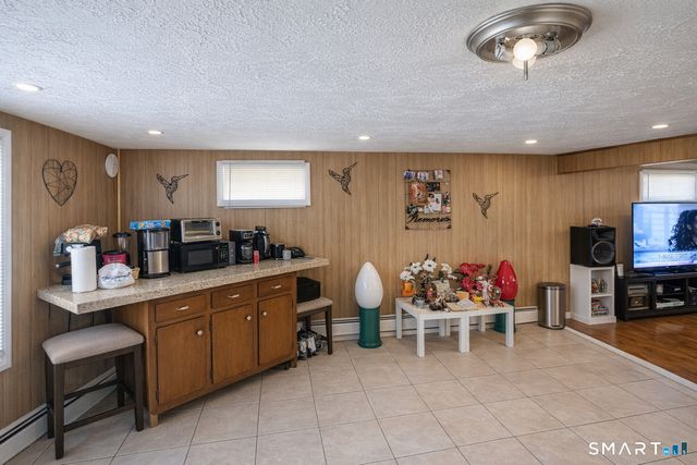 88 Elizabeth Ann Drive, New Haven, CT 06512