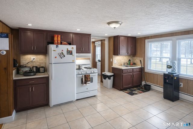 88 Elizabeth Ann Drive, New Haven, CT 06512