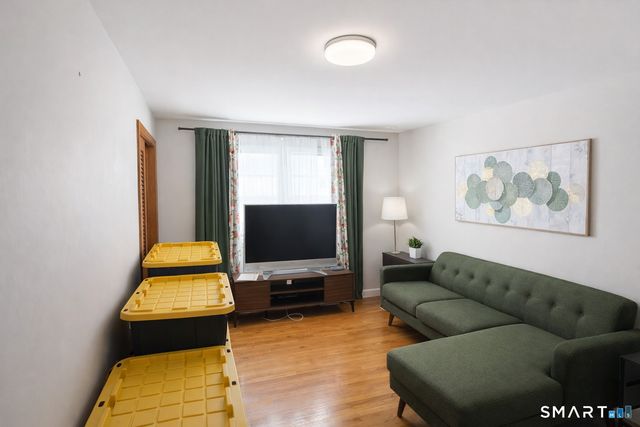 88 Elizabeth Ann Drive, New Haven, CT 06512