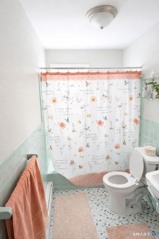 88 Elizabeth Ann Drive, New Haven, CT 06512