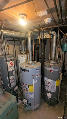 88 Elizabeth Ann Drive, New Haven, CT 06512