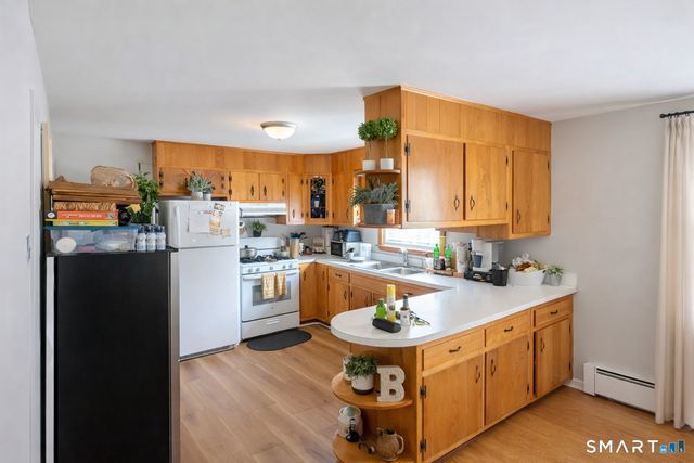 88 Elizabeth Ann Drive, New Haven, CT 06512