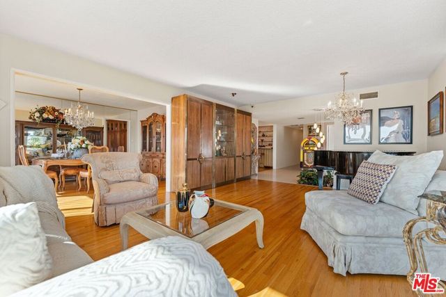 4845 Parkglen Avenue, View Park, CA 90043