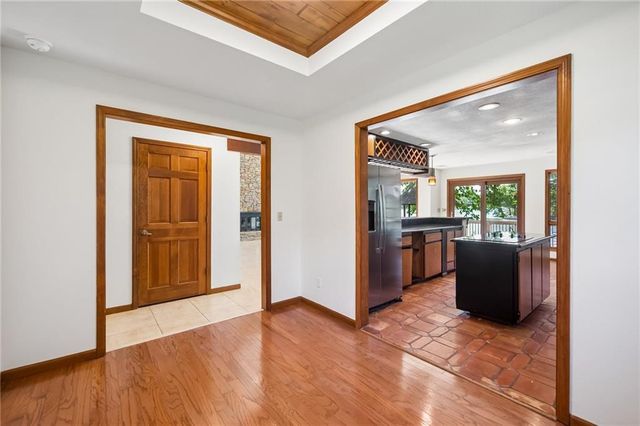 155 North Shore Drive, Lake Waukomis, MO 64151