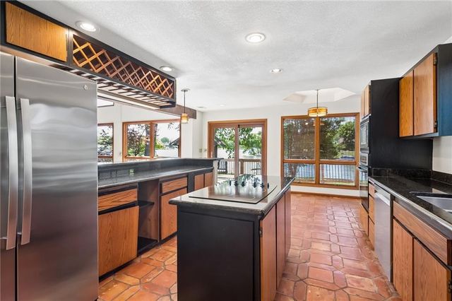 155 North Shore Drive, Lake Waukomis, MO 64151