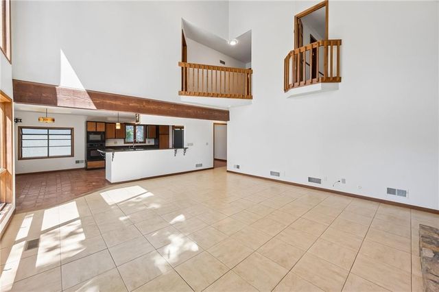 155 North Shore Drive, Lake Waukomis, MO 64151