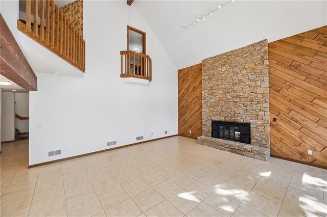 155 North Shore Drive, Lake Waukomis, MO 64151