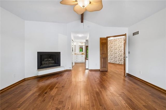 155 North Shore Drive, Lake Waukomis, MO 64151