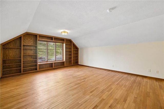 155 North Shore Drive, Lake Waukomis, MO 64151