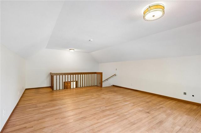 155 North Shore Drive, Lake Waukomis, MO 64151