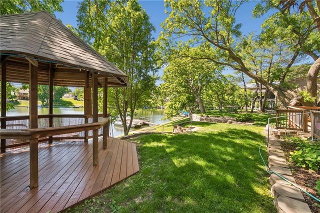 155 North Shore Drive, Lake Waukomis, MO 64151