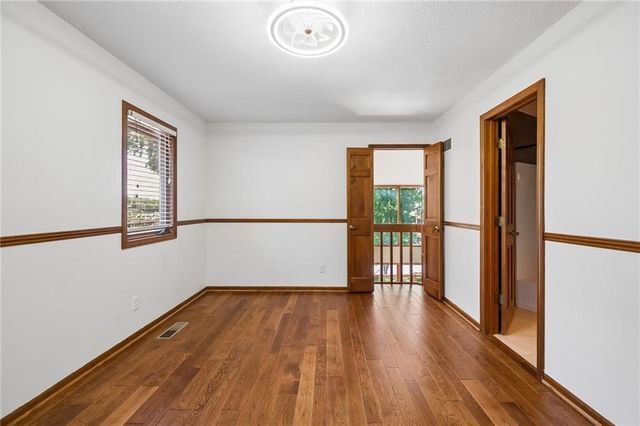 155 North Shore Drive, Lake Waukomis, MO 64151