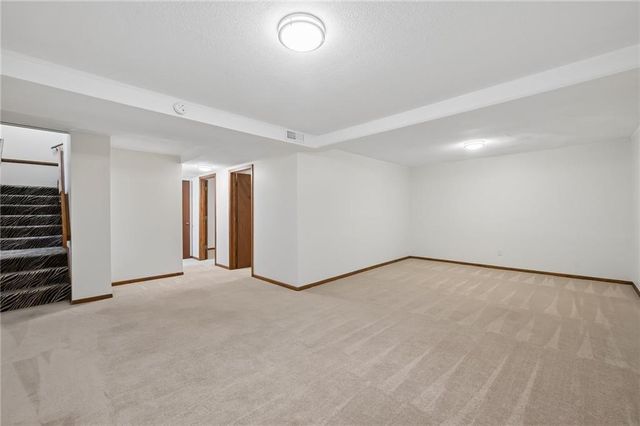 155 North Shore Drive, Lake Waukomis, MO 64151